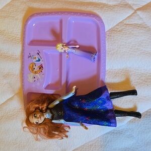 Frozen dolls and plate